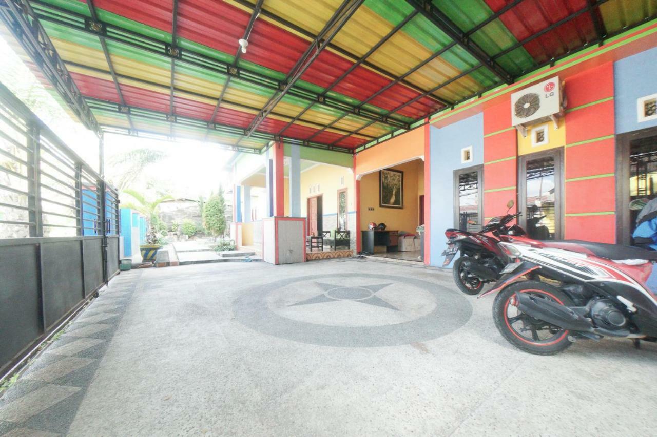 Reddoorz Syariah Near Mall Roxy Banyuwangi 2 Exterior photo