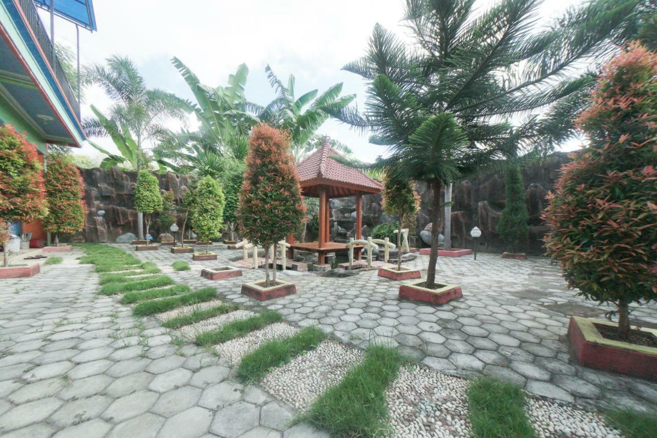 Reddoorz Syariah Near Mall Roxy Banyuwangi 2 Exterior photo